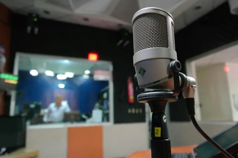 Originalton oder Synchronisation: Die Wissenschaft hinter dem perfekten Streaming-Erlebnis